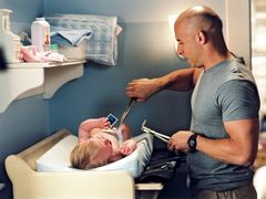 帮新手爸妈节省时间 智能冲奶机亮相