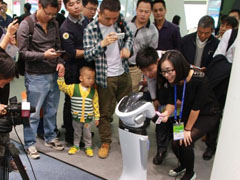 CHEAA无脑屌丝小编PK科沃斯旺宝机器人